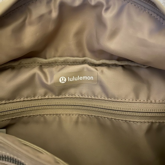 Lululemon City Adventurer Belt Bag 2.5L - Picture 3 of 9